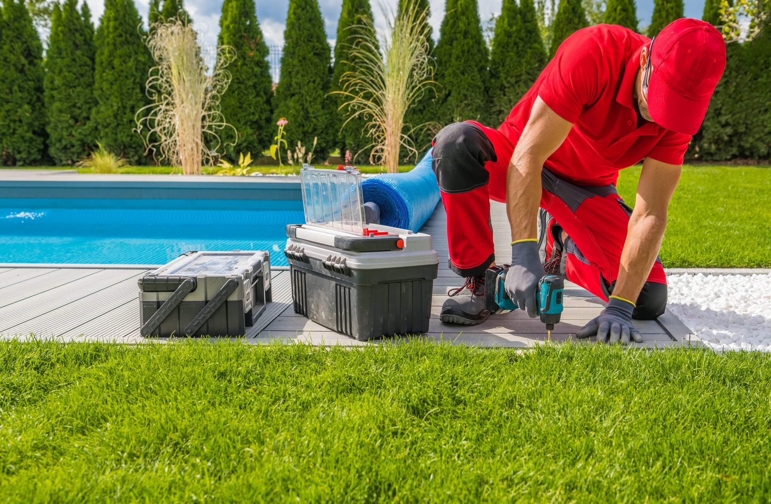 blueman-greenkeeping-poolside-composite-deck-installation-2022-11-01-04-59-27-utc